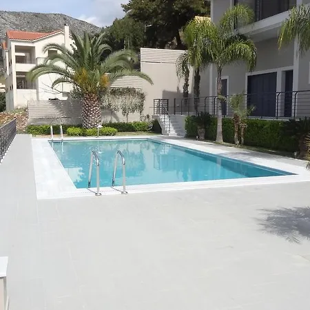 Melina Pool View *
