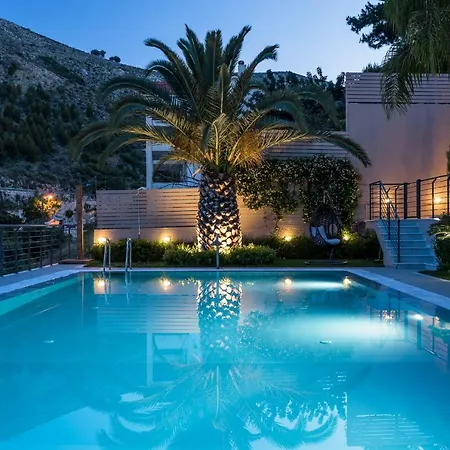 Melina Pool View *