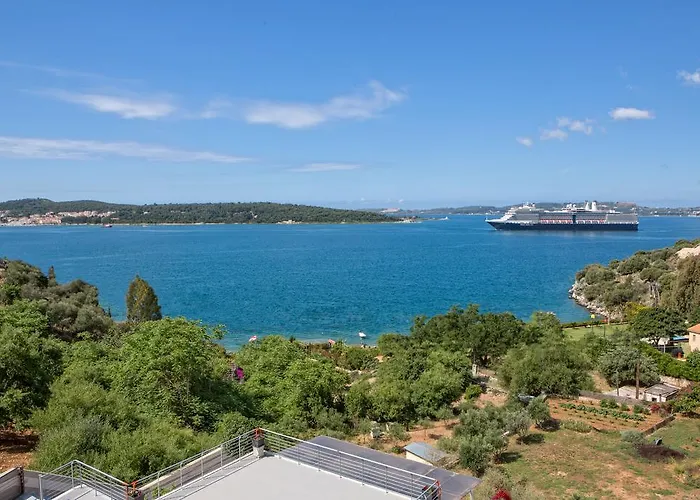 Daire Melina Pool View