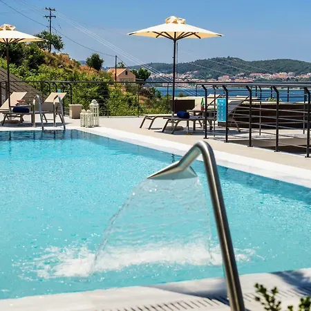 Melina Pool View 公寓 *