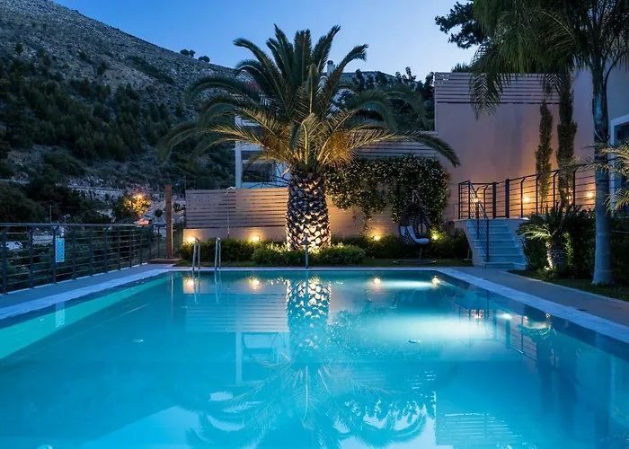 Melina Pool View *
