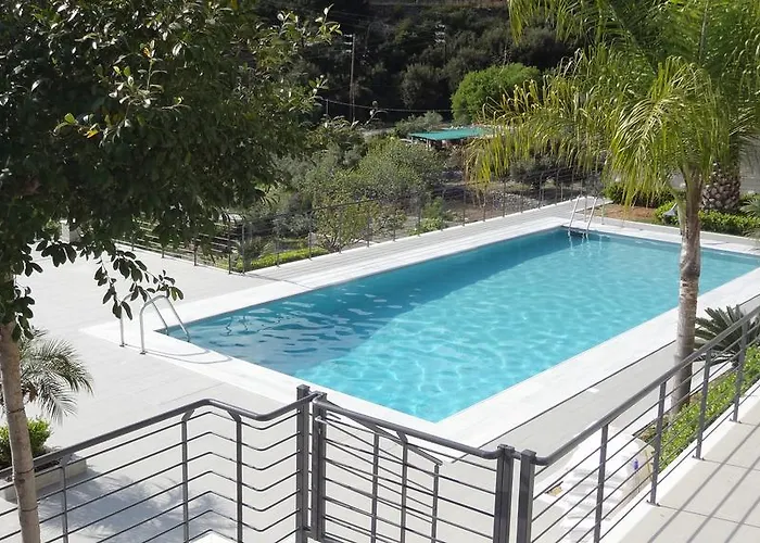 דירה Melina Pool View